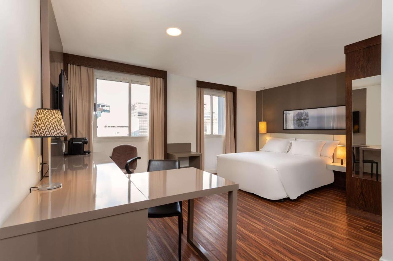 Business Room with 1 Queen Bed, Non Smoking