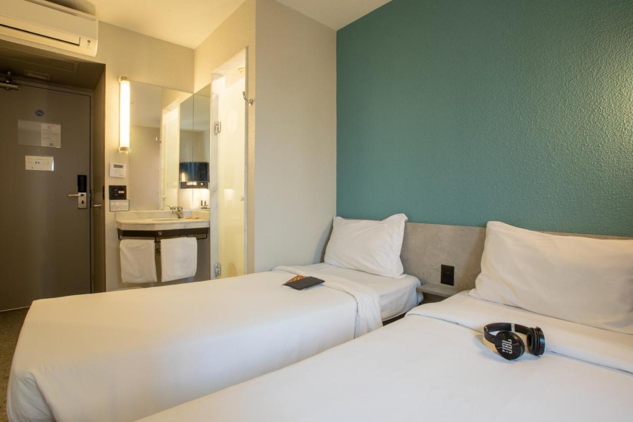 Quarto com 2 Camas de Solteiro