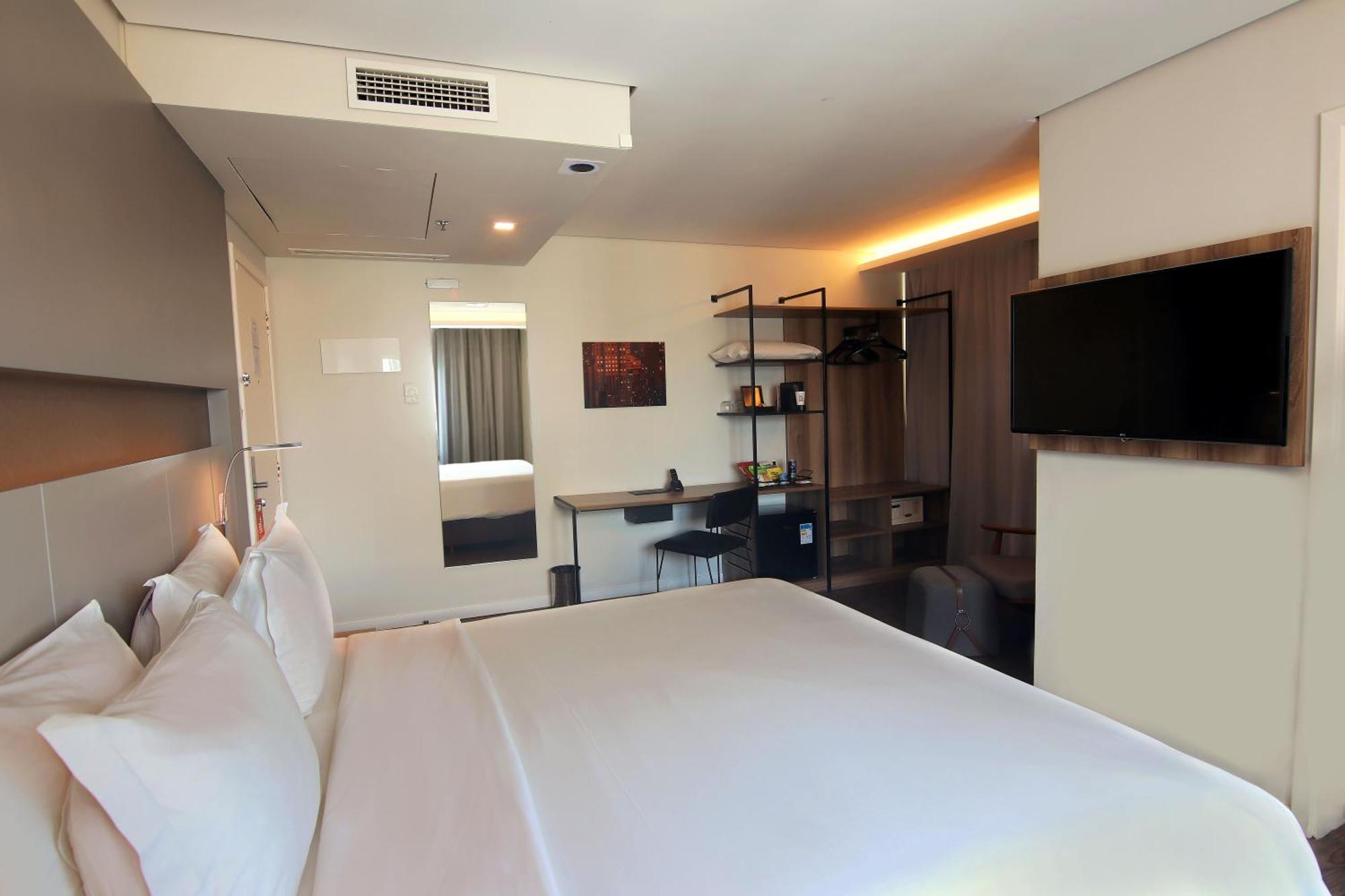 Premium Smart Room - 1 Cama Queen