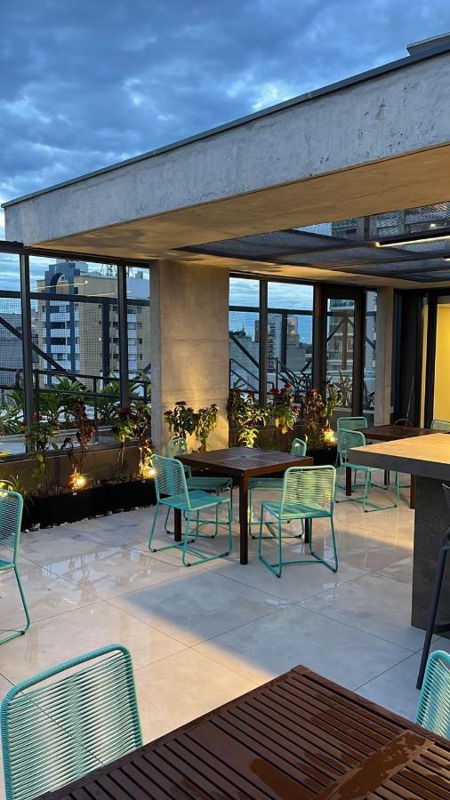 Apartamento com Varanda