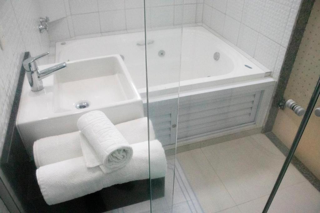 Deluxe Suite with Spa Bath