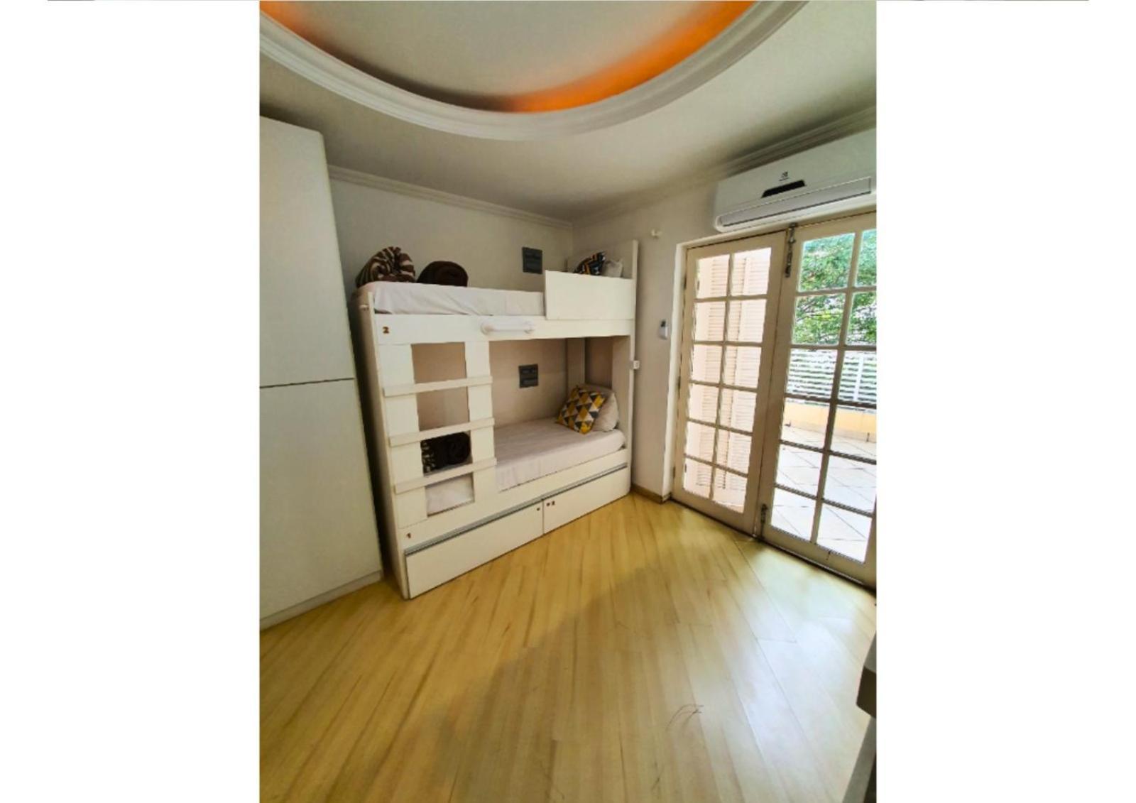 Cama em Dormitório Misto com 6 Camas