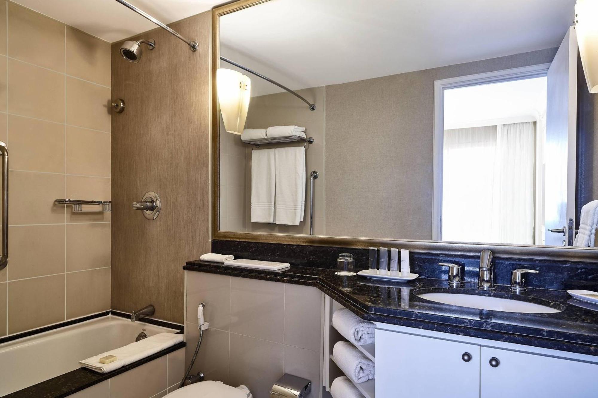 Two-Bedroom Apartment with Balcony and City View,1606049653:JPEG