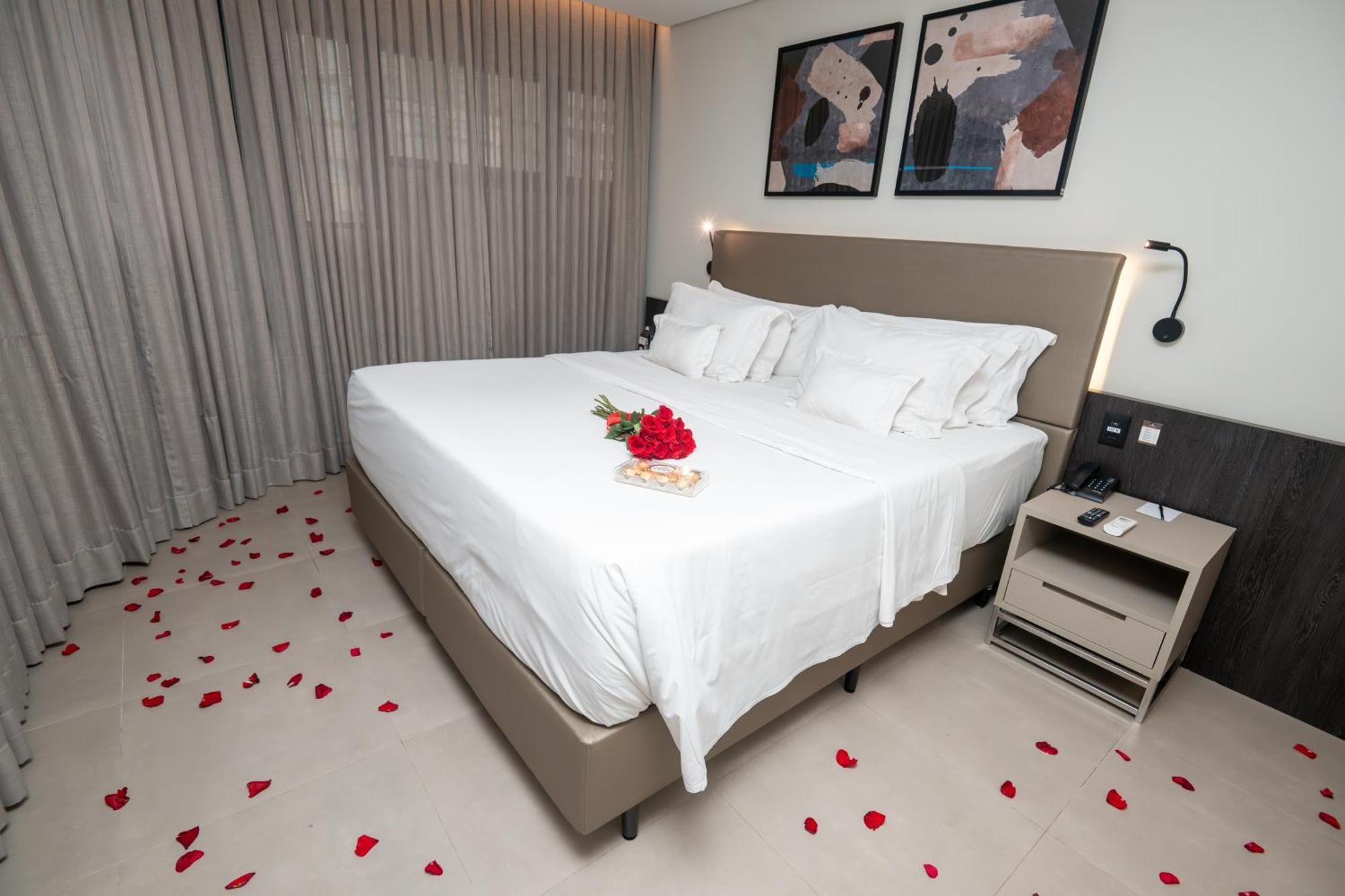 Premium Suite with Bath,1629396307:JPEG