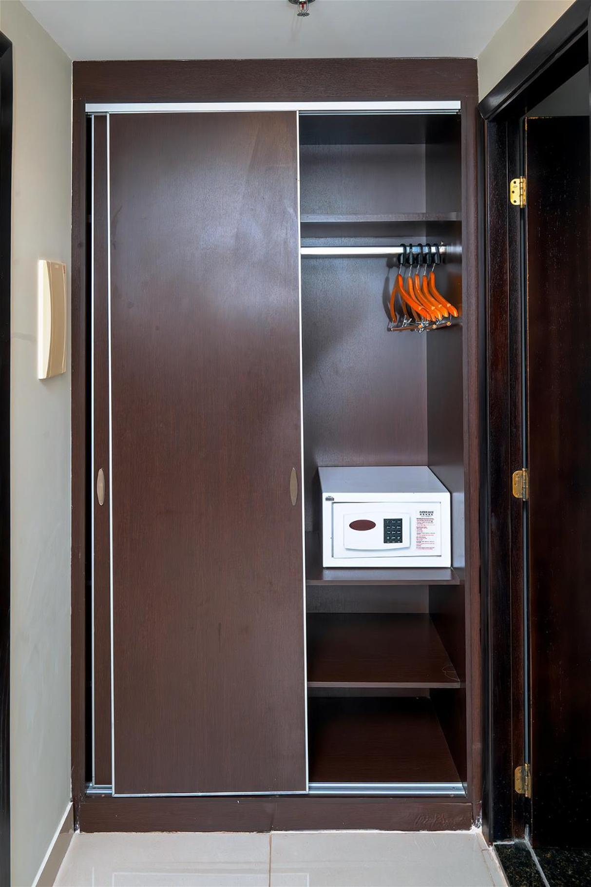 Deluxe Room,1631557628:JPEG