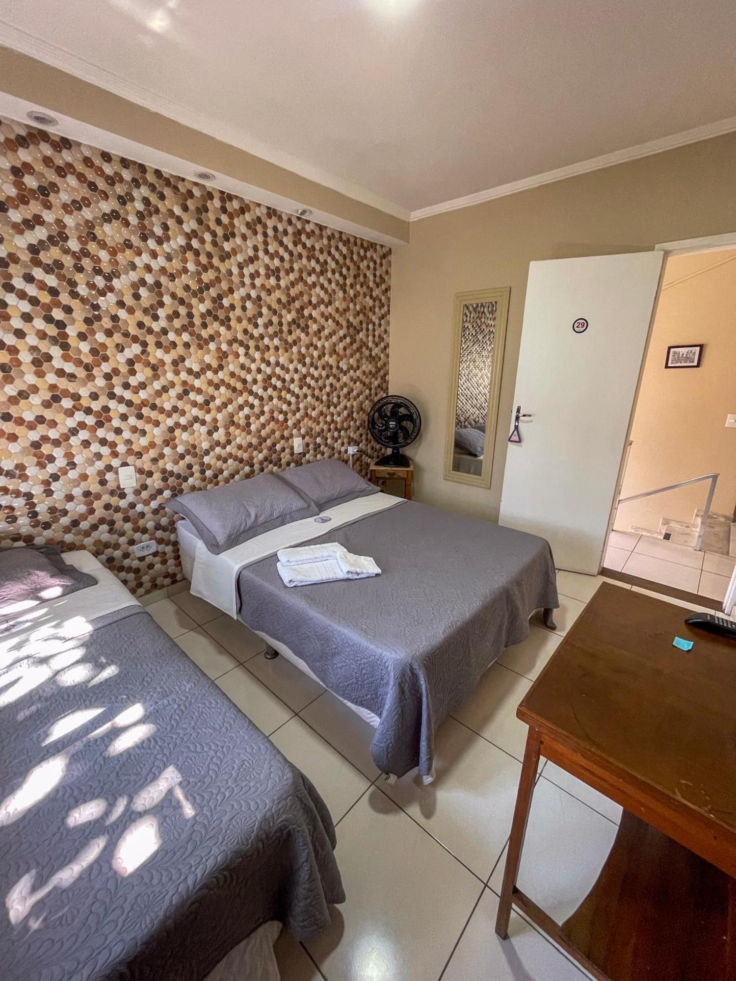 Dreibettzimmer mit Gemeinschaftsbad