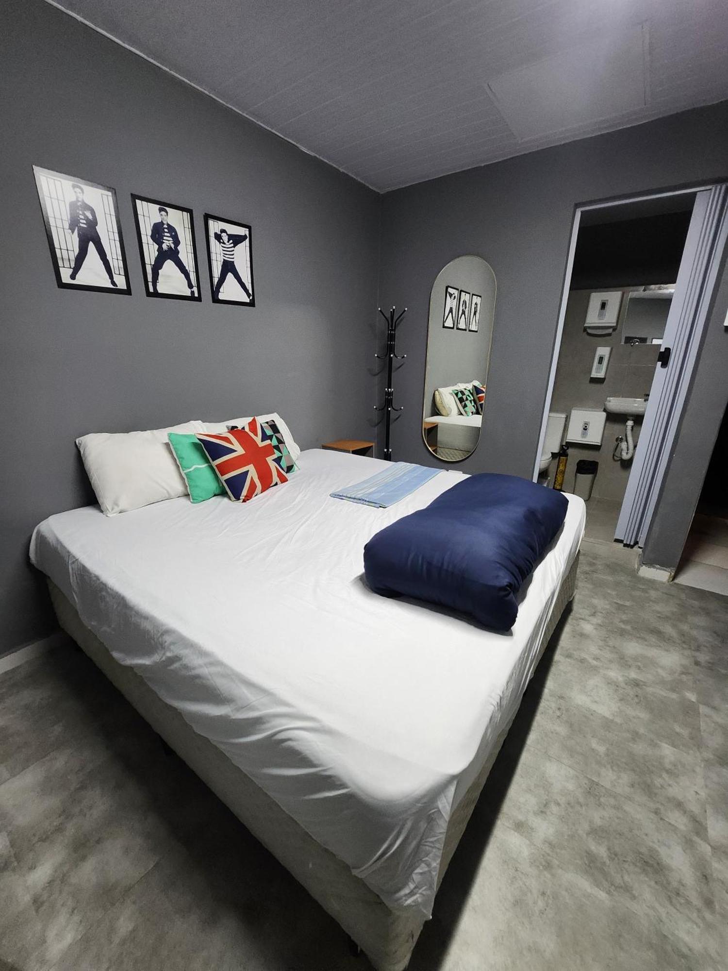 Double or Twin Room Private Bathroom