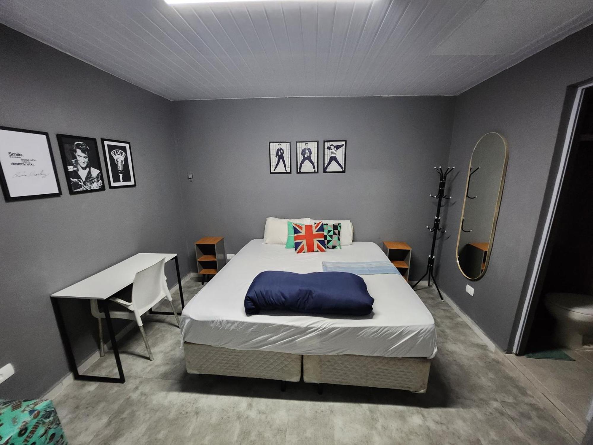 Double or Twin Room Private Bathroom