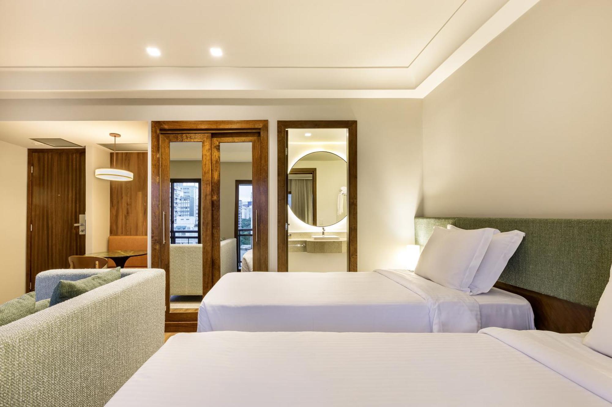 Standard Double Suite,1765579022:JPEG