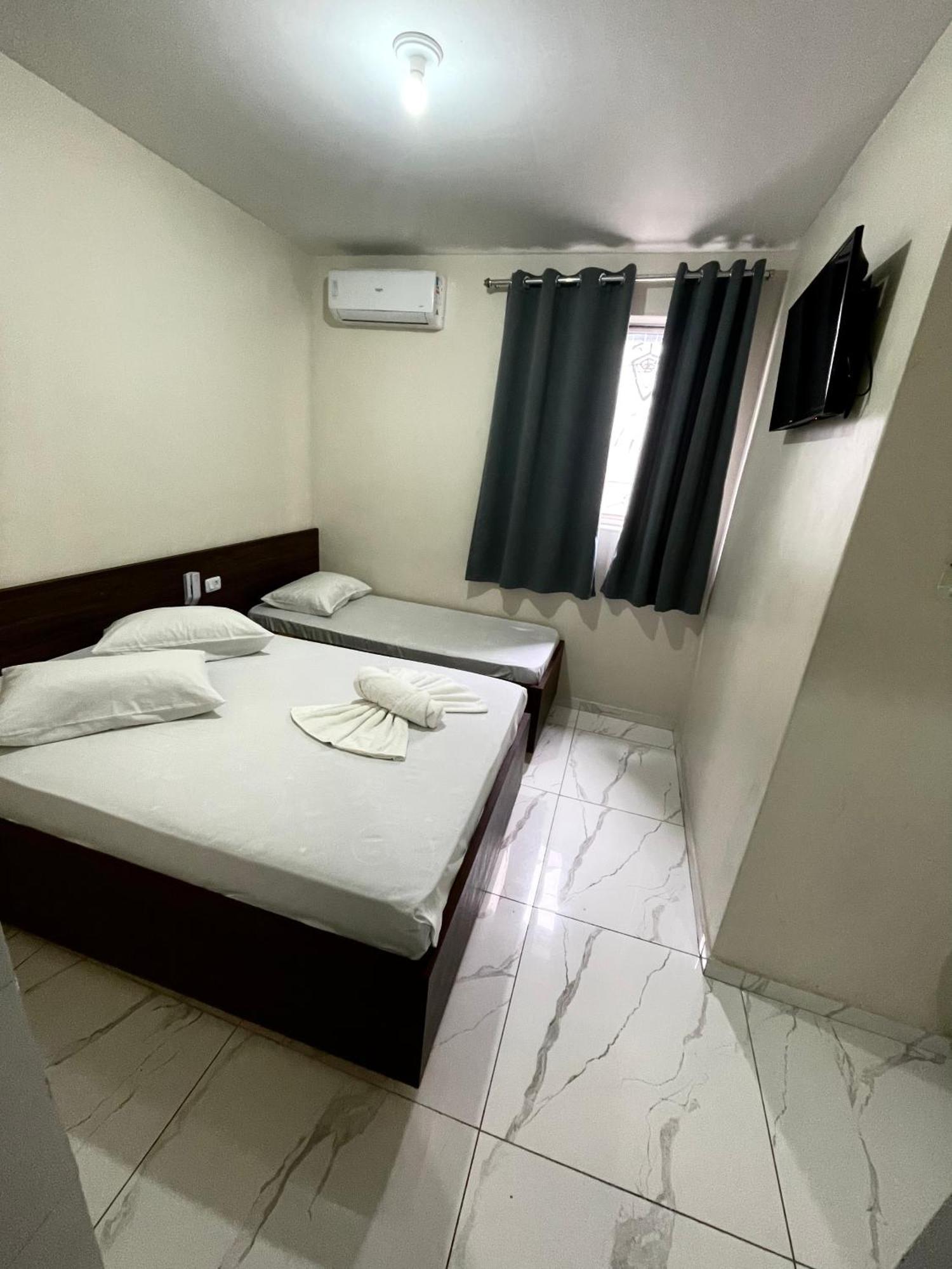 Quarto Deluxe (2 Adultos + 1 Criança)