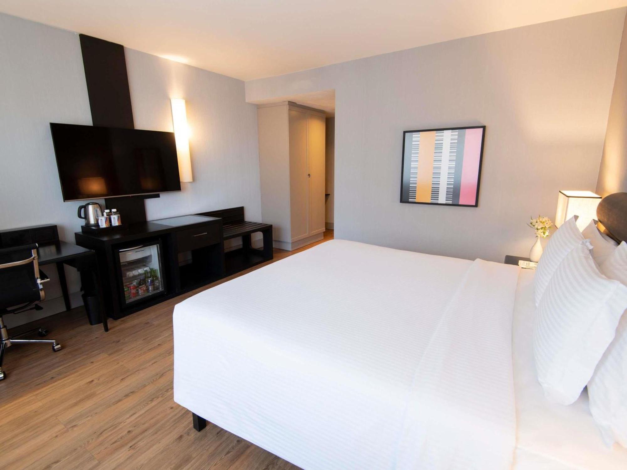 Deluxe Queen Room