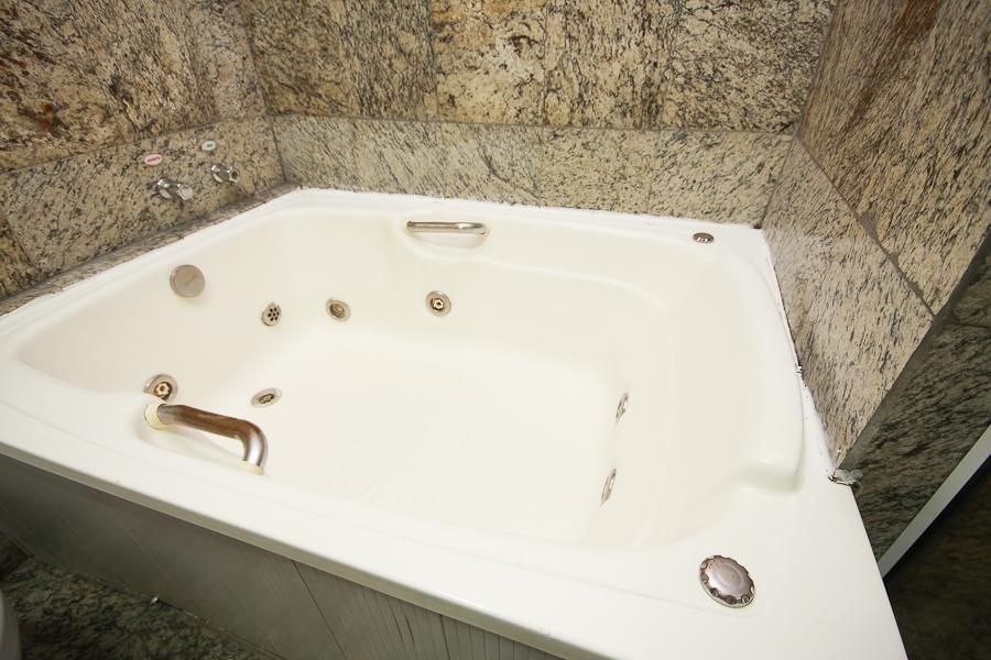 Deluxe Suite with Spa Bath