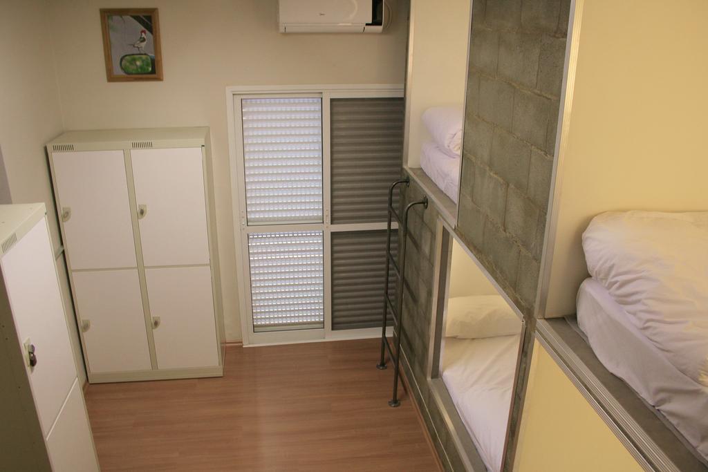Cama em Dormitório Feminino com 6 Camas