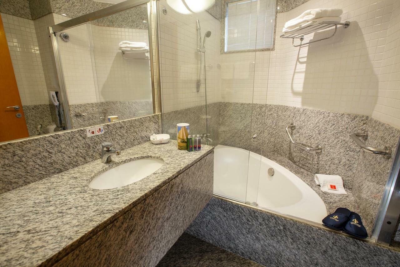 Quarto Premium com 2 Camas de Solteiro