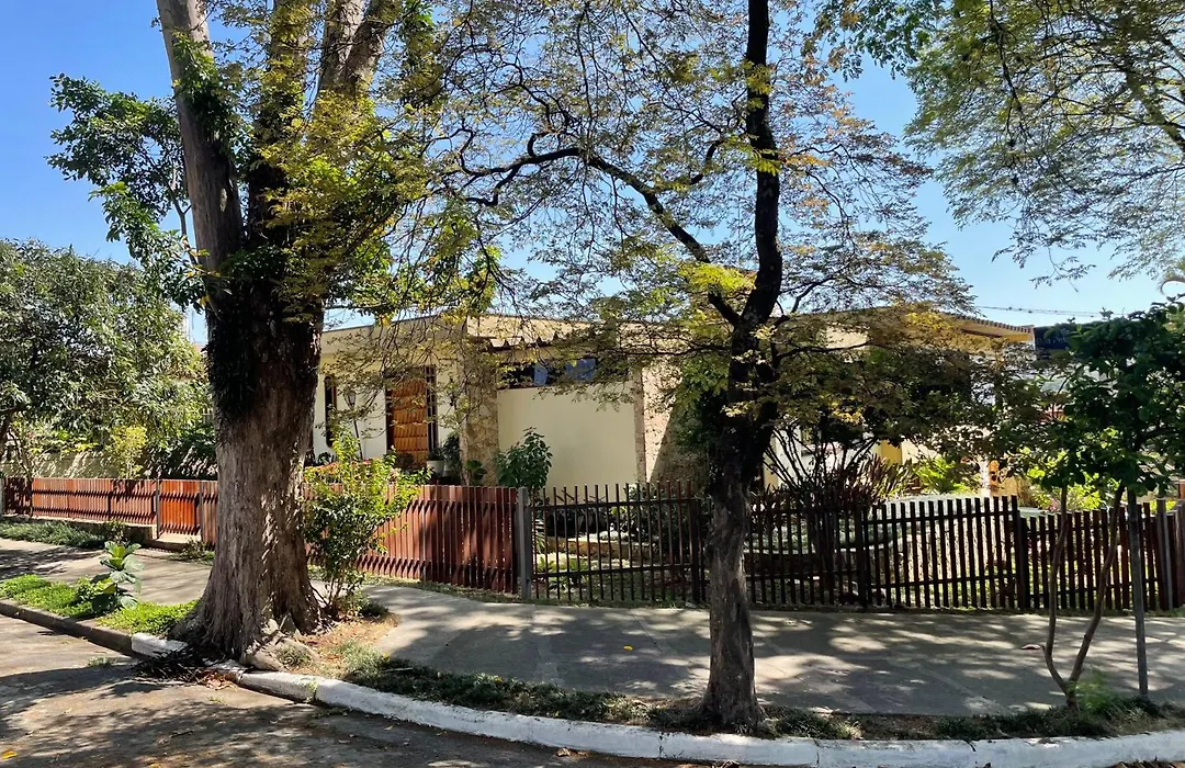 A Casa Que Hospeda-1