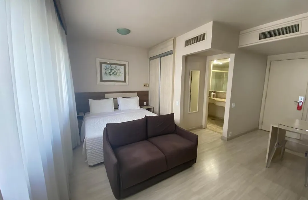 Flat Le Premier-1
