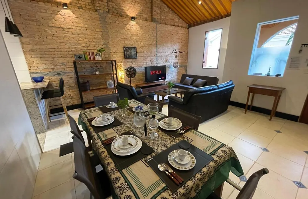 Casa De Tijolos Com Churrasqueira Vila Fechada-1