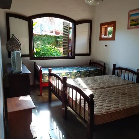 Casa com piscina em condomínio fechado no Guarujá-3
