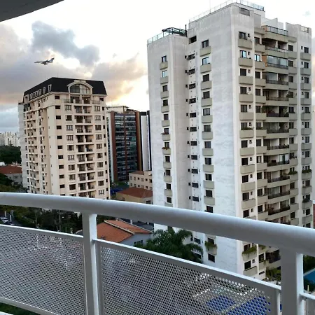 The Palace Tv No Quarto Limpeza Diaria Uh902-3