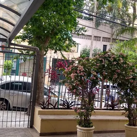 Quarto com entrada semi-independente - só para mulheres-2