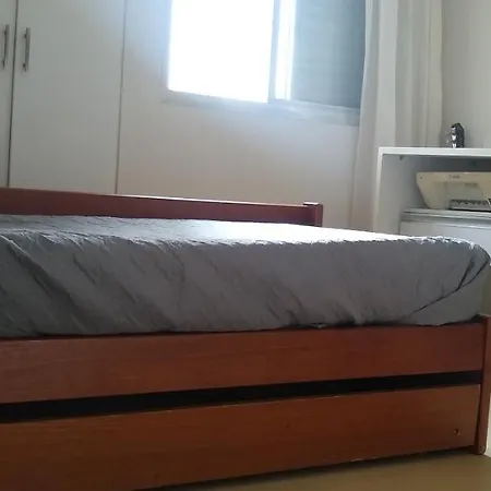 Quarto com entrada semi-independente - só para mulheres-3