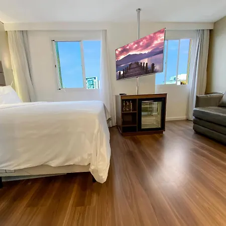 Exuberante Hotel Na Vila Olimpia-3