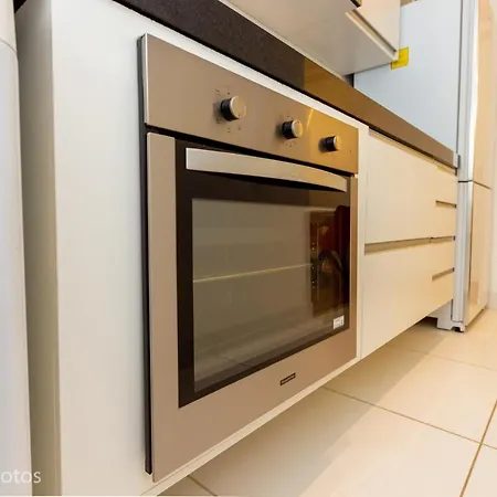Apartamento Climatizado Com Piscina-2