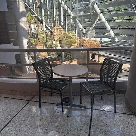 Apto Com Sacada E Piscina-3