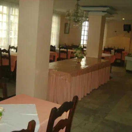 Reinales Plaza Hotel-3