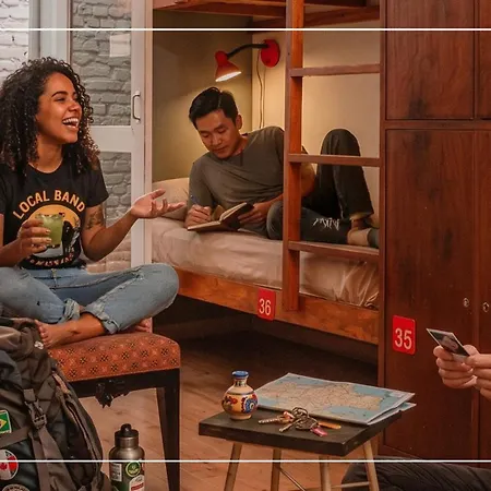 Garoa Hostel Party Bar-3
