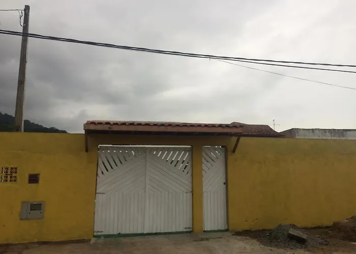Ótima casa com piscina em Praia Grande São Paulo aceita animais de estimação